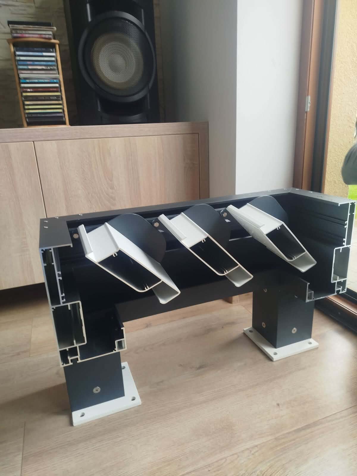 Bioklimatická pergola s čiastočne otvorenými lamelami